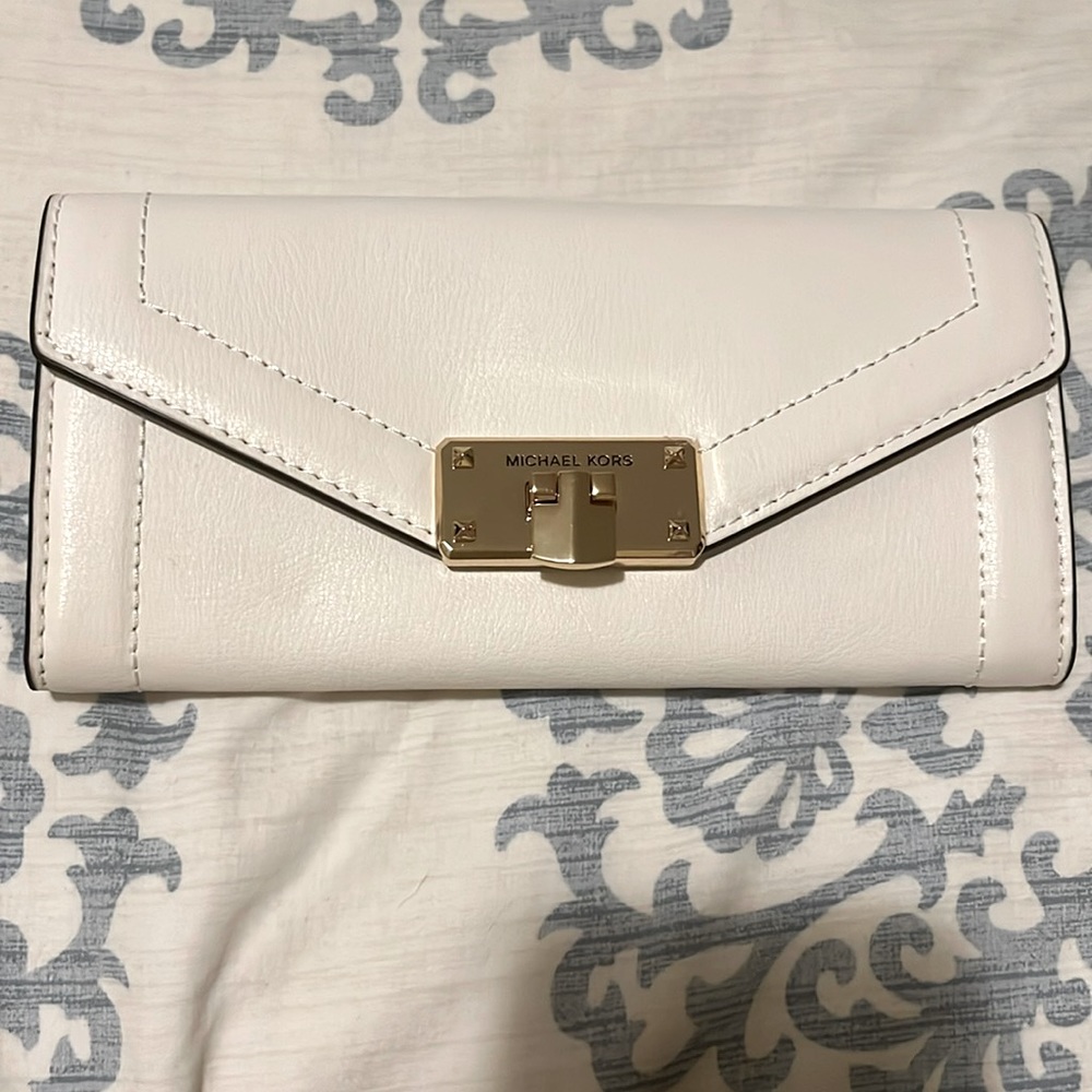 white michael kors wallet